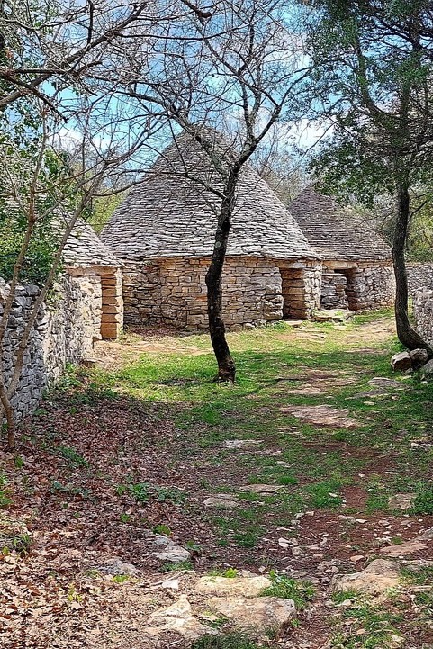 stone-hut-7935971_1280